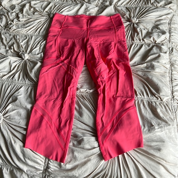 Lululemon On Pace Crop Glossy Hot Pink 6 - Picture 4 of 7